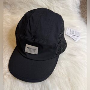 NWT Lululemon Multi Panel Reflective Running Hat Size S/M Black